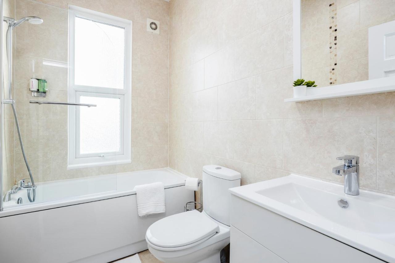 Business & Leisure 2 Bedroom & Parking By Damask Homes Ilford Extérieur photo